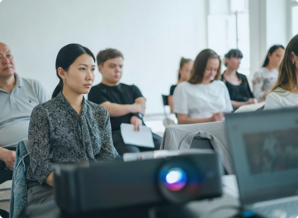 研修を受ける社員